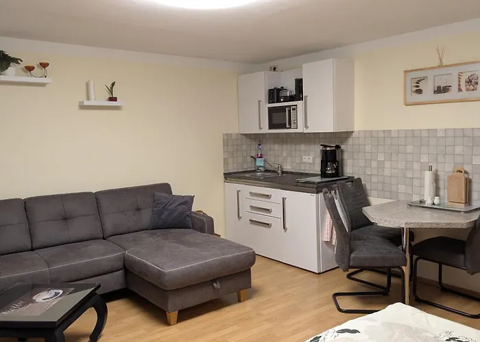 Am Teich غروسشوناو